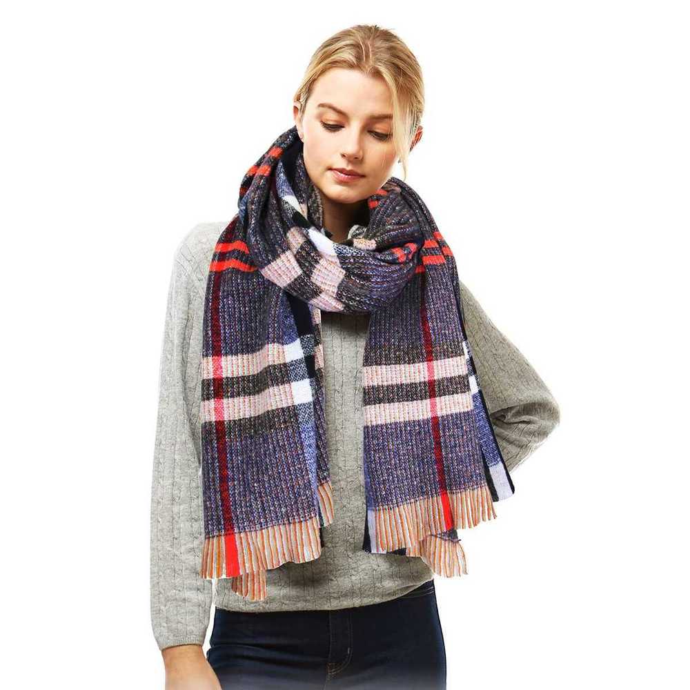 Stylish Plaid Modern Check Scarf - Picture 4 of 7